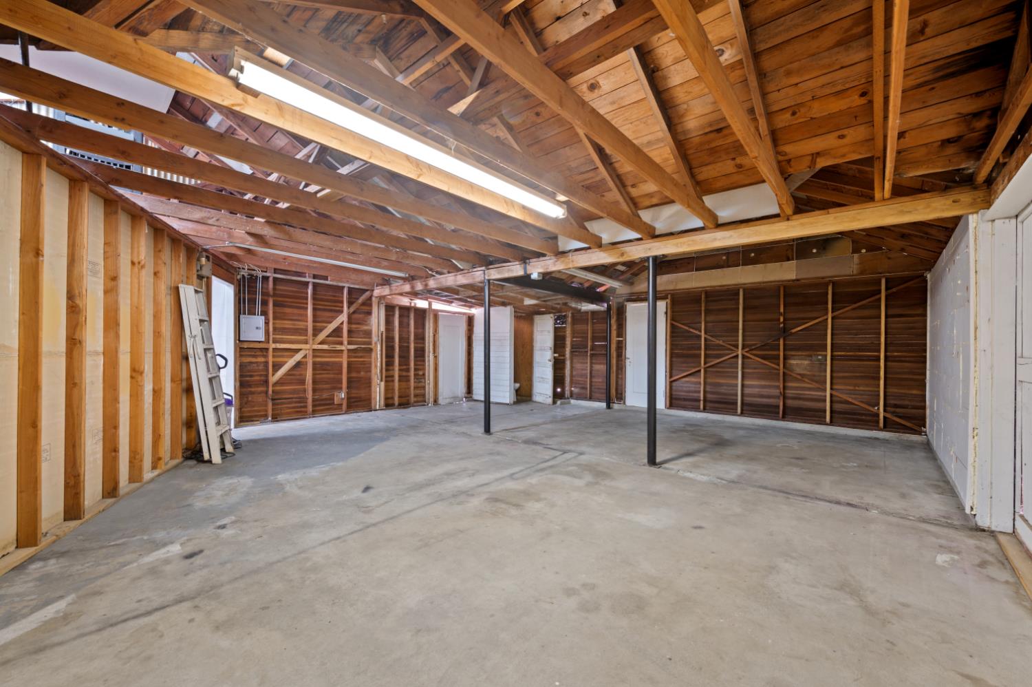 610 P Street Sanger, CA 93657 - Photo 23 of 26 Shop