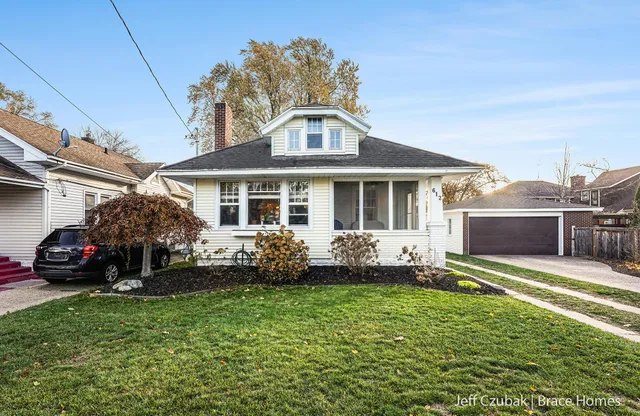 $289,000 | 612 Deming Street Southeast, Grand Rapids, MI 49507
