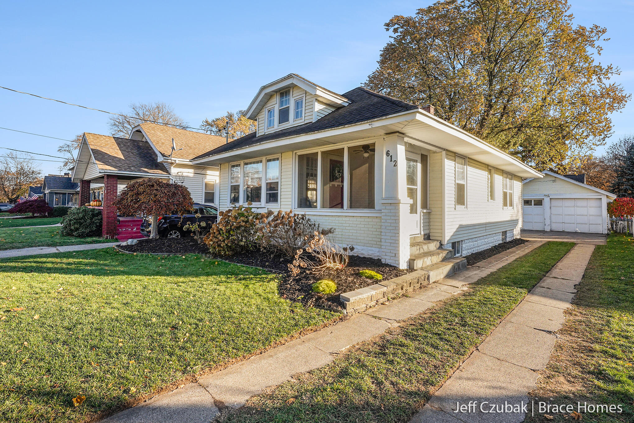 612 Deming Street Southeast Grand Rapids, MI 49507 - Photo 2 of 29 _DSC6416