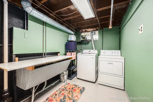 $289,000 | 612 Deming Street Southeast, Grand Rapids, MI 49507