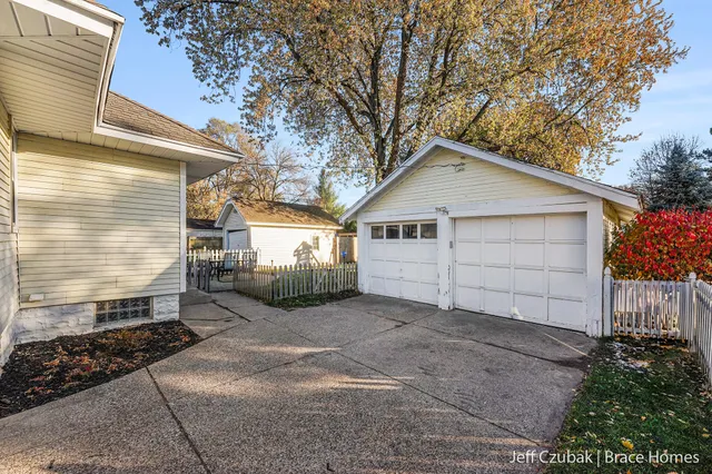 $289,000 | 612 Deming Street Southeast, Grand Rapids, MI 49507