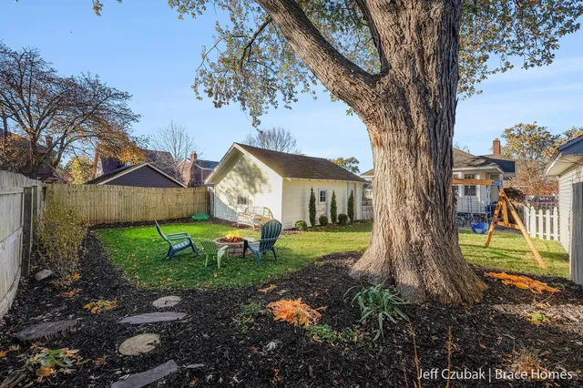 $289,000 | 612 Deming Street Southeast, Grand Rapids, MI 49507