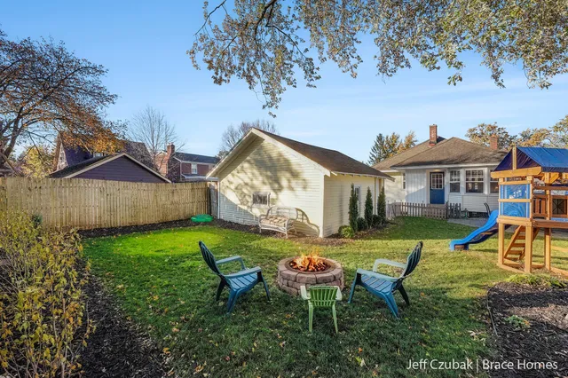 $289,000 | 612 Deming Street Southeast, Grand Rapids, MI 49507