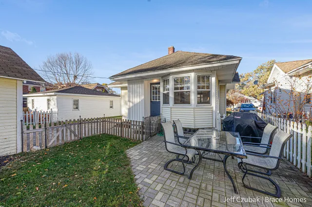 $289,000 | 612 Deming Street Southeast, Grand Rapids, MI 49507