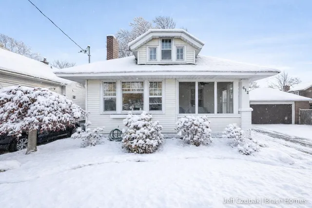 $289,000 | 612 Deming Street Southeast, Grand Rapids, MI 49507