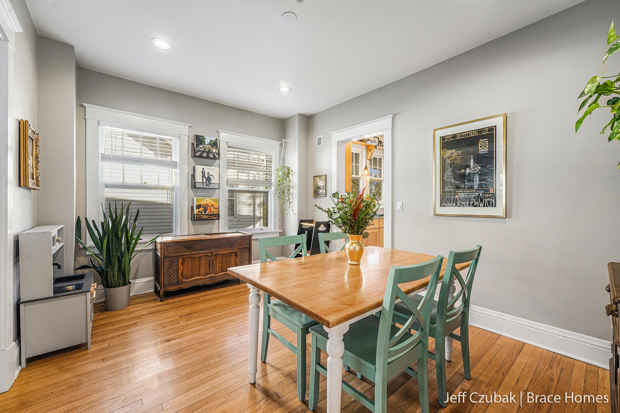 612 Deming Street Southeast Grand Rapids, MI 49507 - Photo 5 of 29 _DSC6397