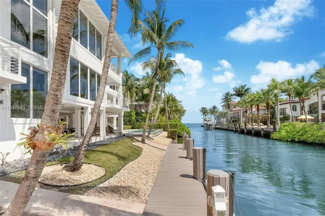 $17,950,000 | 3835 Carole Court, Miami, FL 33133