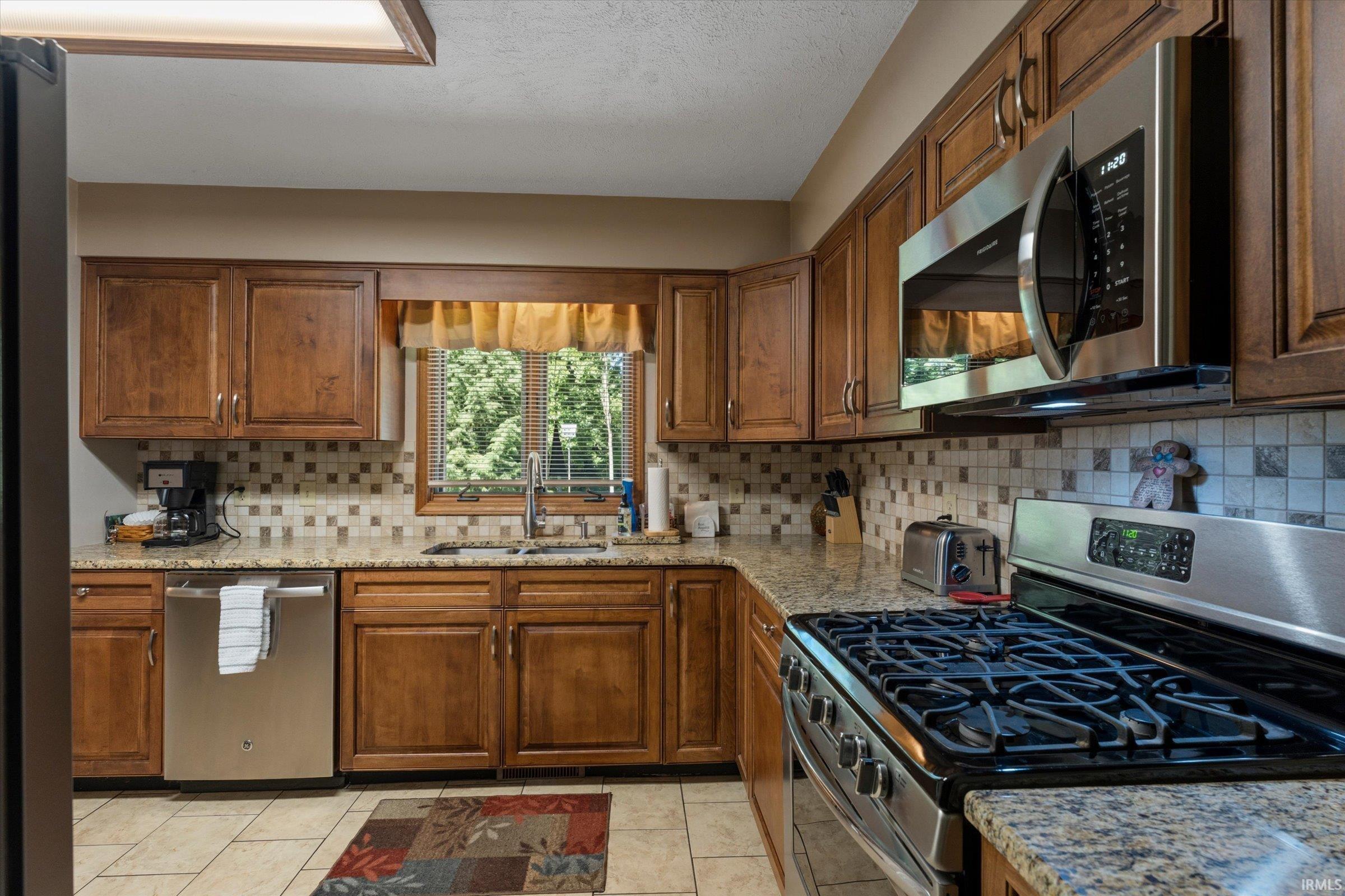 53097 Old Farm Road Elkhart, IN 46514 - Photo 12 of 47