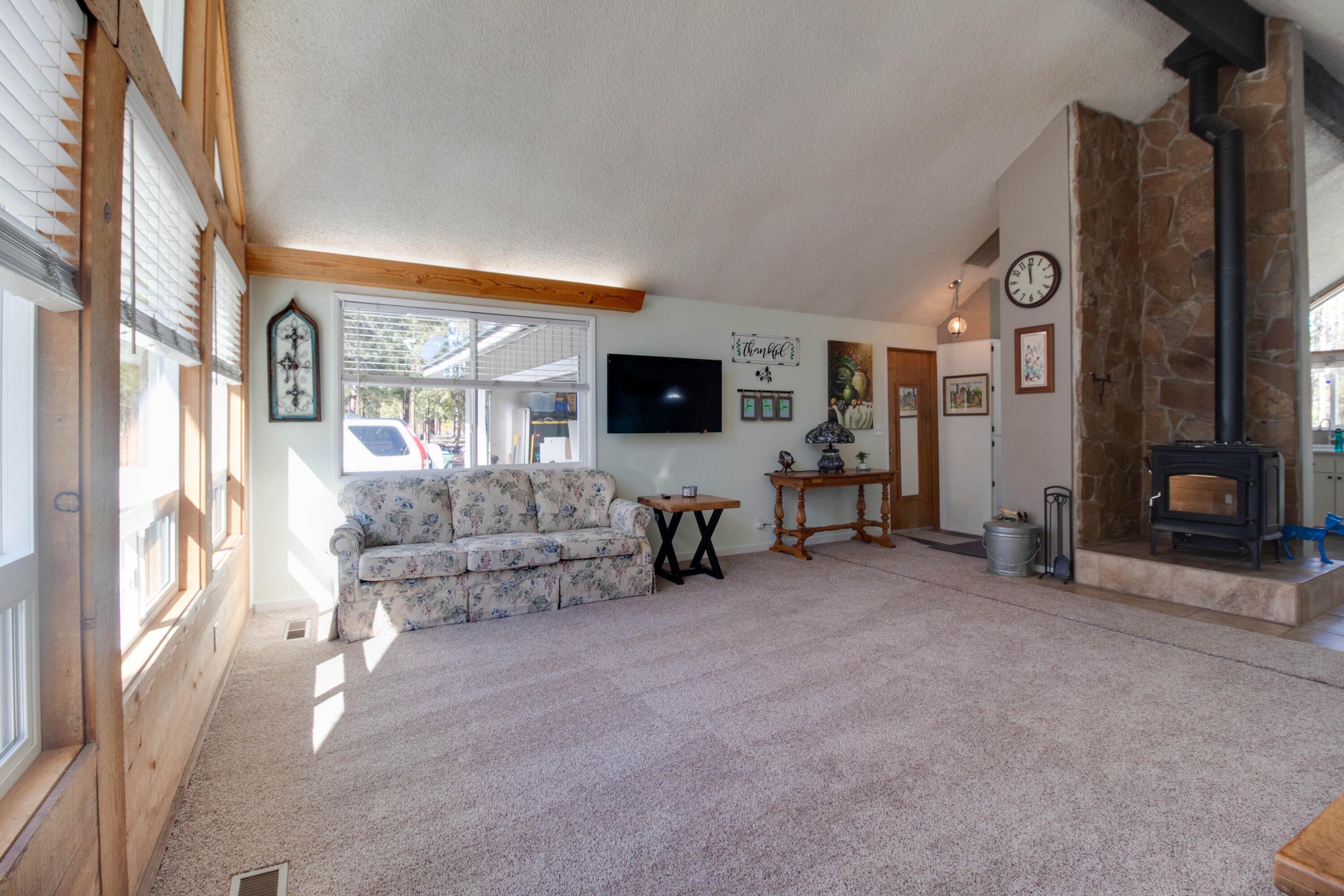 1751 Yoke Road La Pine, OR 97739 - Photo 11 of 57 Main Living
