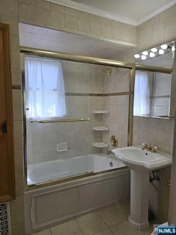 $3,325 | 943 Van Houten Avenue, Clifton, NJ 07013