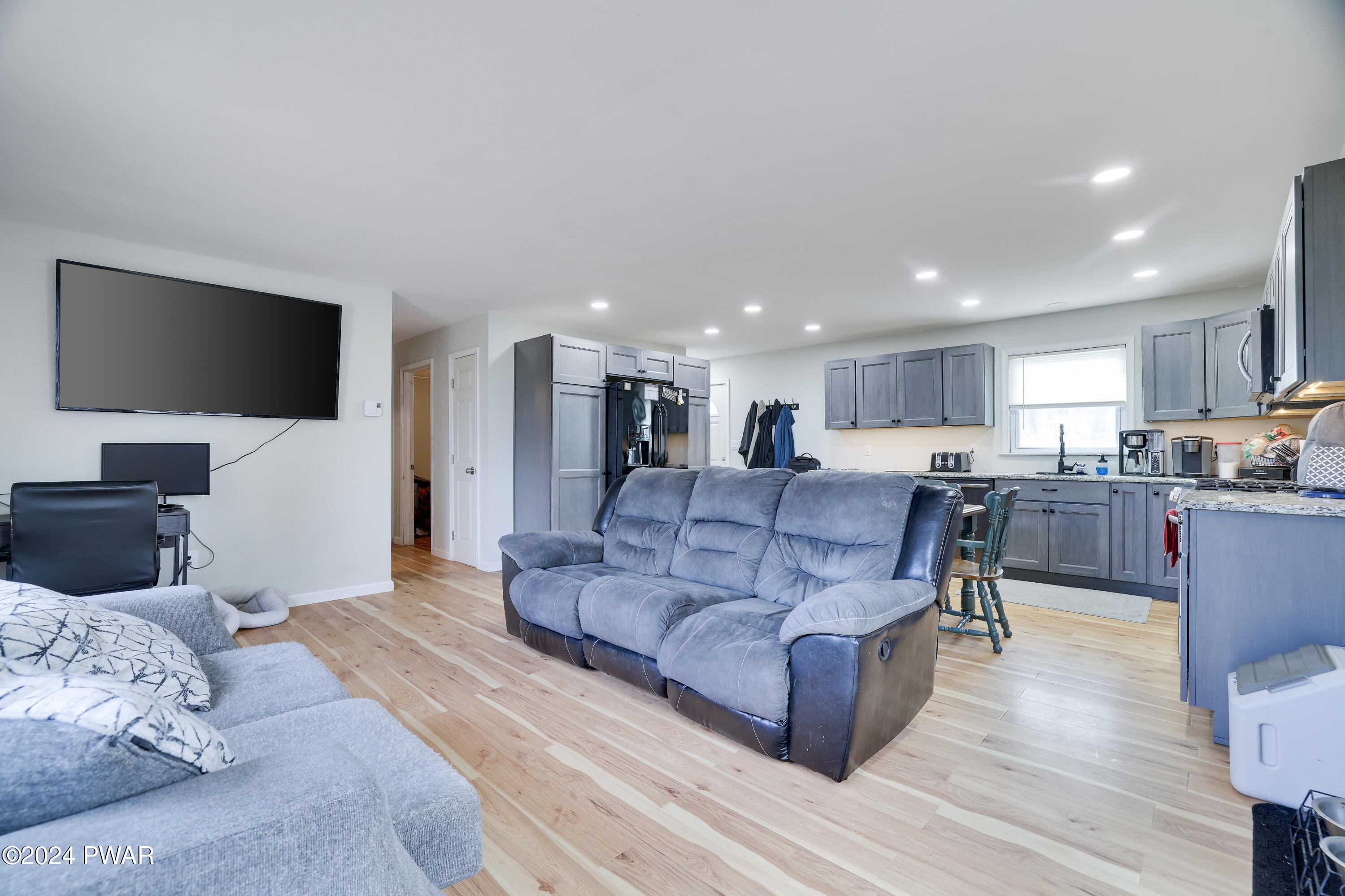 131 Hilltop Road Newfoundland, PA 18445 - Photo 12 of 38 Living