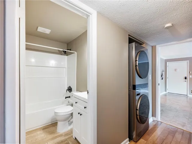 a view of a livingroom with a workspace