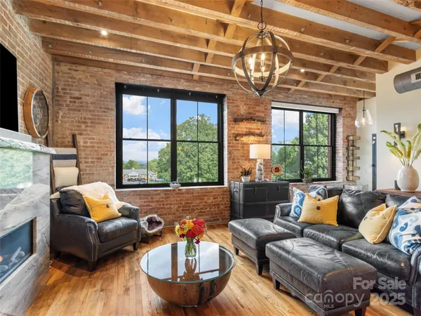 $779,000 | 5 Town Square, Unit 204, Burnsville, NC 28714