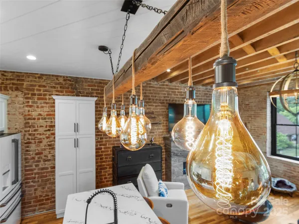 a view of livingroom with furniture