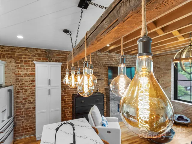 a view of livingroom with furniture