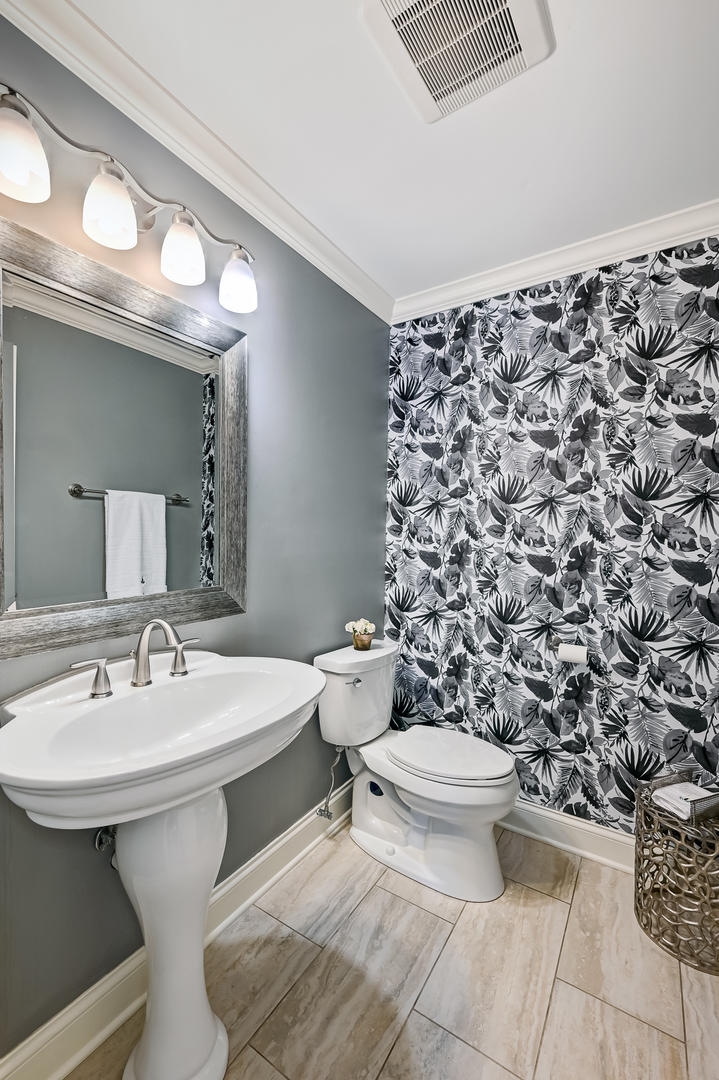8348 Walredon Avenue Burr Ridge, IL 60527 - Photo 11 of 23 Gallery Image 11