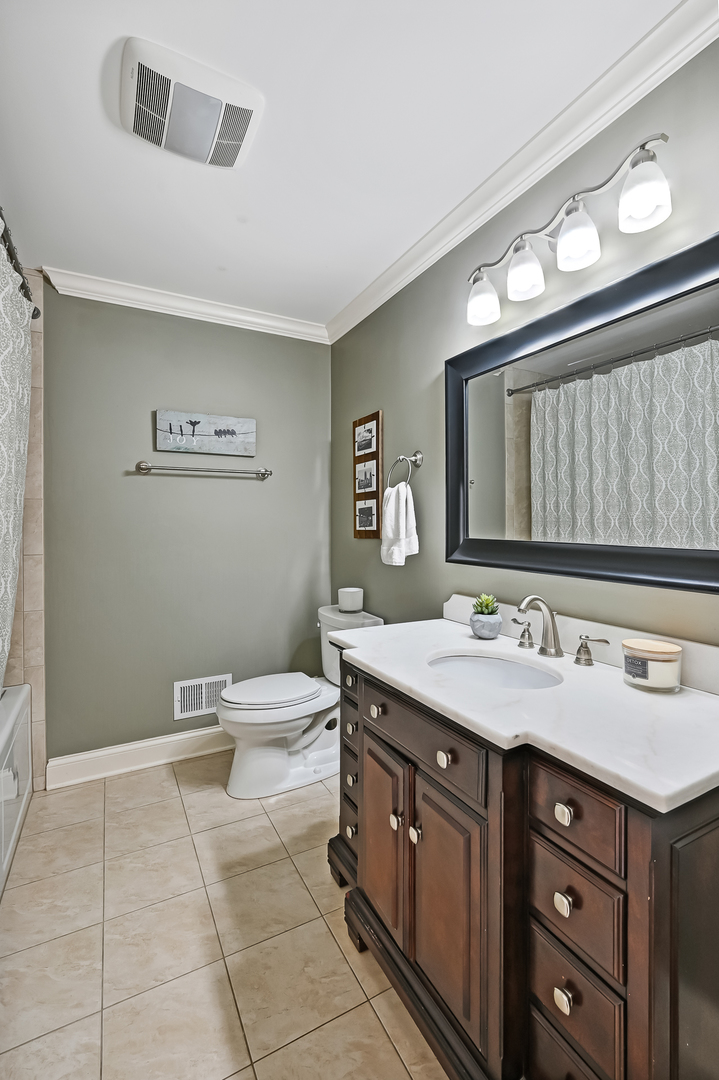 8348 Walredon Avenue Burr Ridge, IL 60527 - Photo 17 of 23 Gallery Image 17