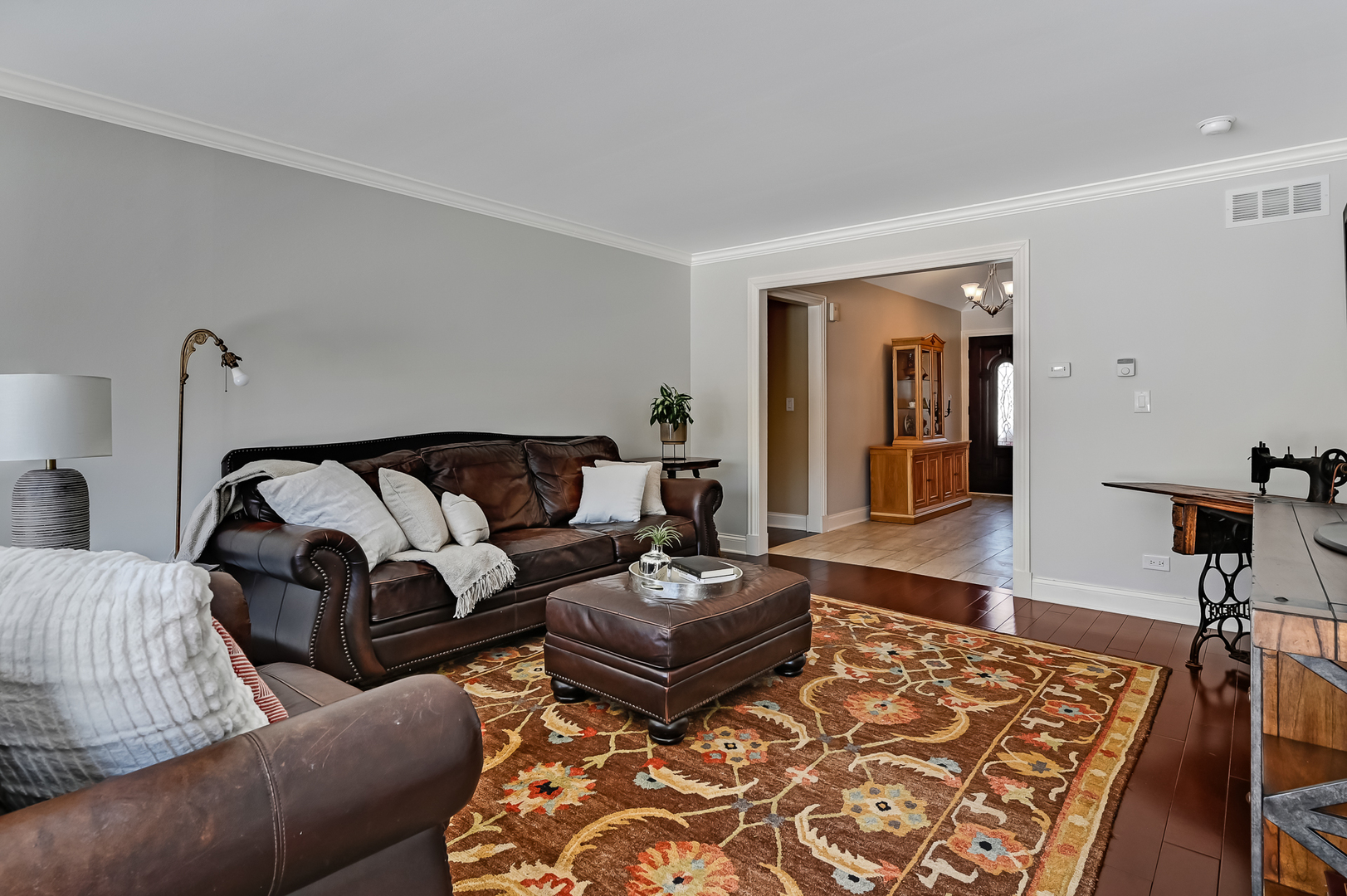 8348 Walredon Avenue Burr Ridge, IL 60527 - Photo 5 of 23 Gallery Image 5