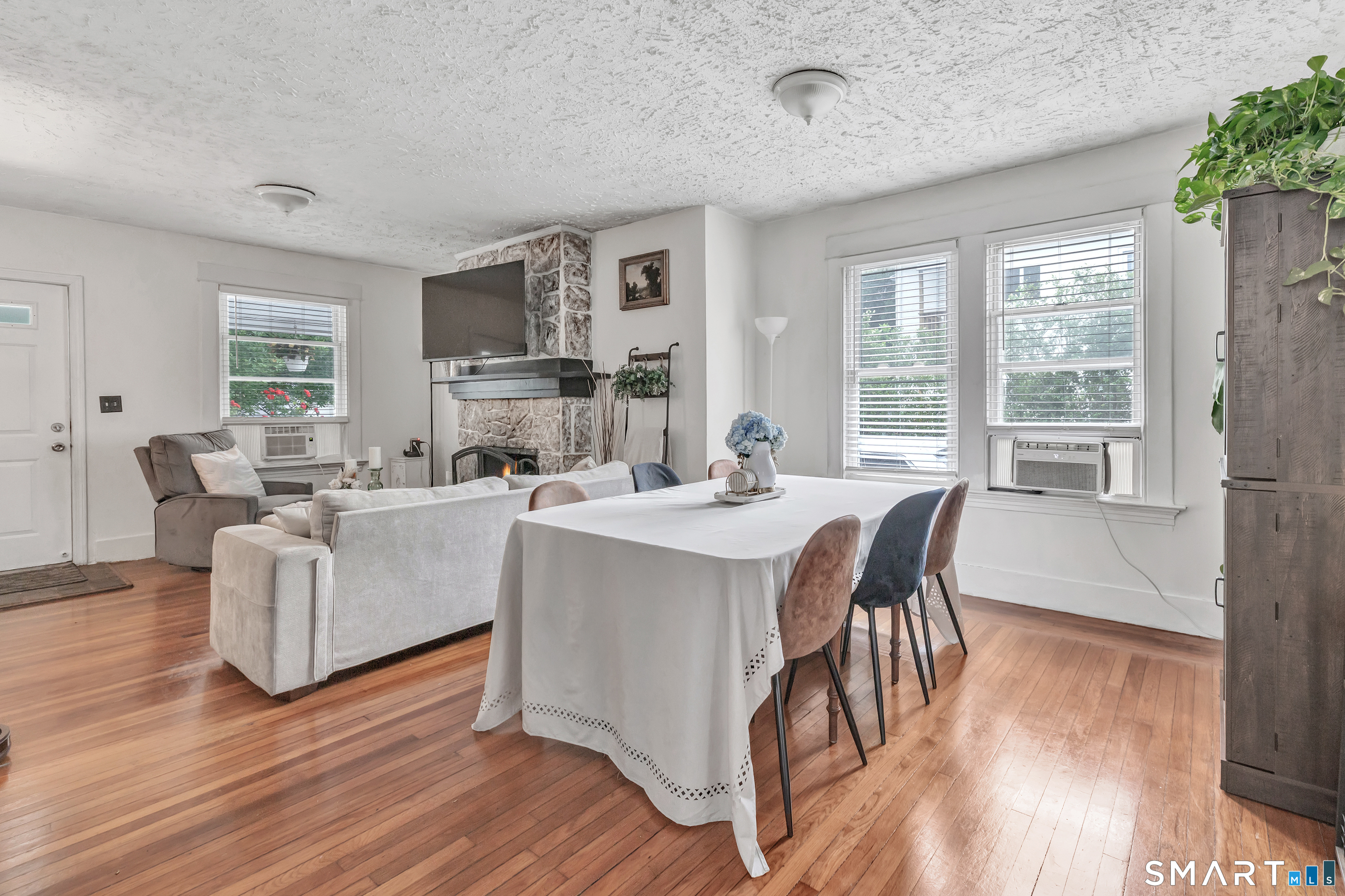 12 Violet Street Hamden, CT 06517 - Photo 8 of 39