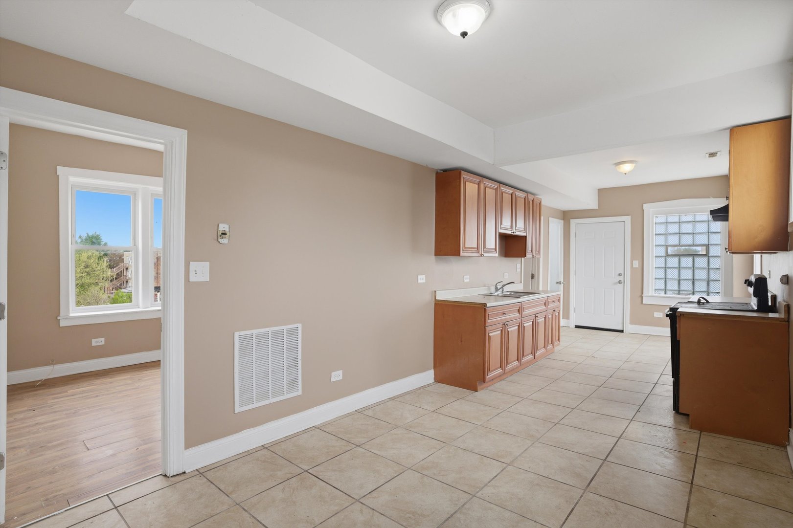1311 South Harding Avenue Chicago, IL 60623 - Photo 8 of 13