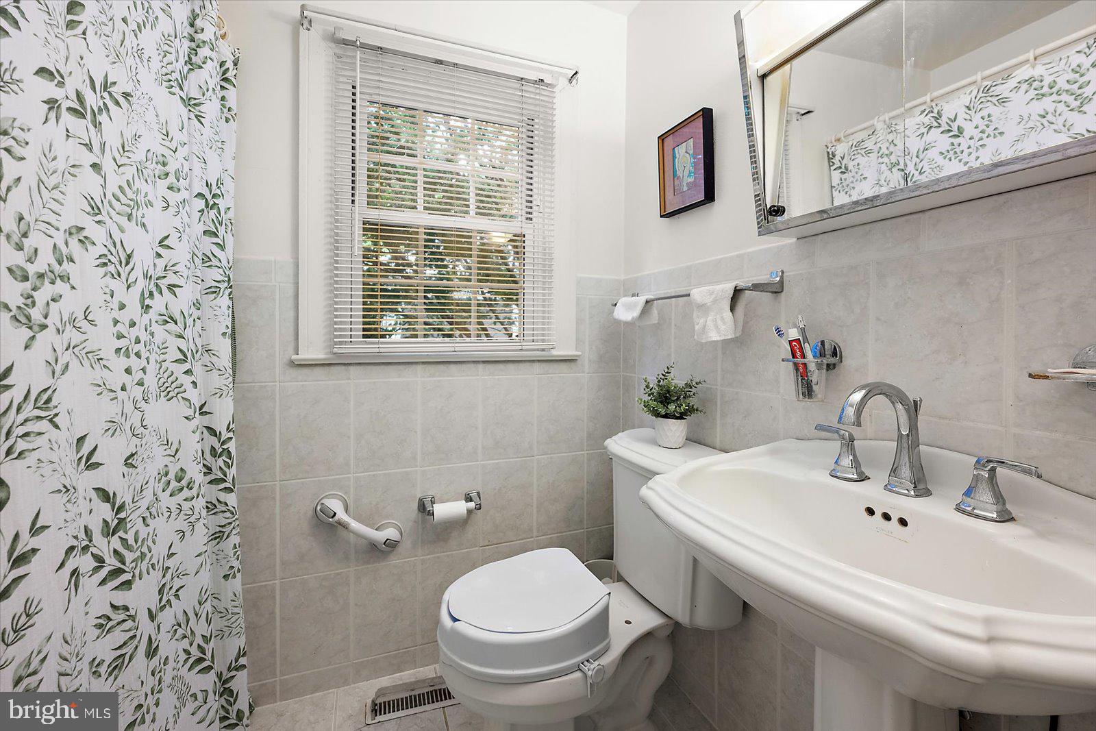 1001 Riverside Drive Salisbury, MD 21801 - Photo 30 of 47 a bathroom with a sink and a toilet