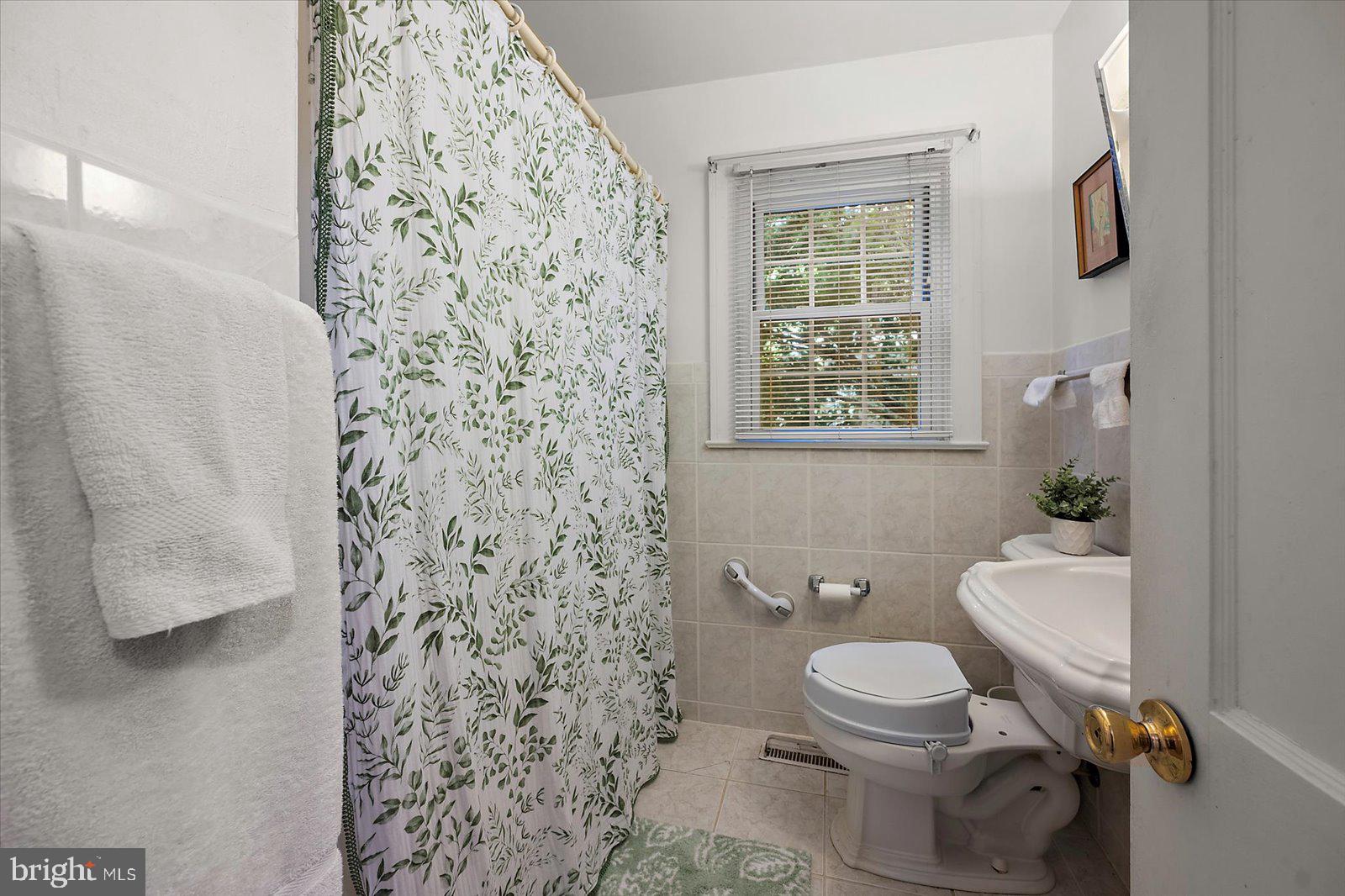 1001 Riverside Drive Salisbury, MD 21801 - Photo 31 of 47 a bathroom with a toilet sink and shower