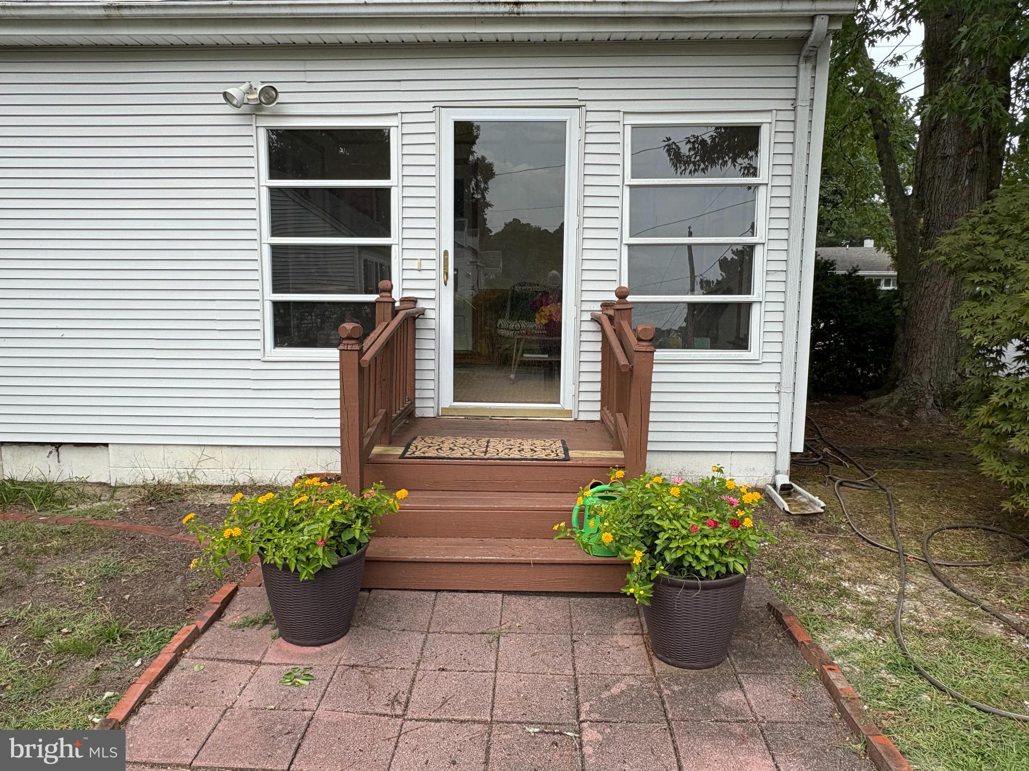 1001 Riverside Drive Salisbury, MD 21801 - Photo 44 of 47 a flower potted in front of a house