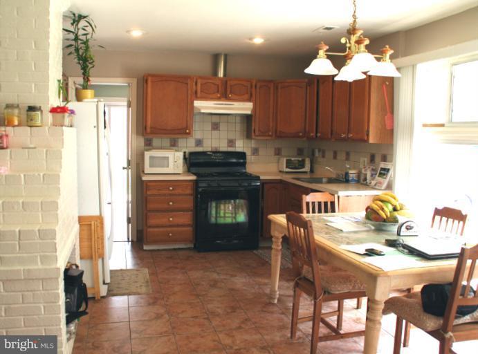 7405 Exmore Street Springfield, VA 22150 - Photo 18 of 20 Kitchen