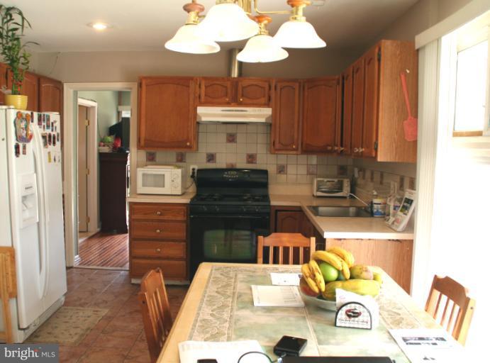 7405 Exmore Street Springfield, VA 22150 - Photo 4 of 20 Kitchen