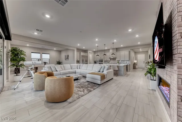 $6,450 | 375 Portus Delphini Court, Henderson, NV 89011