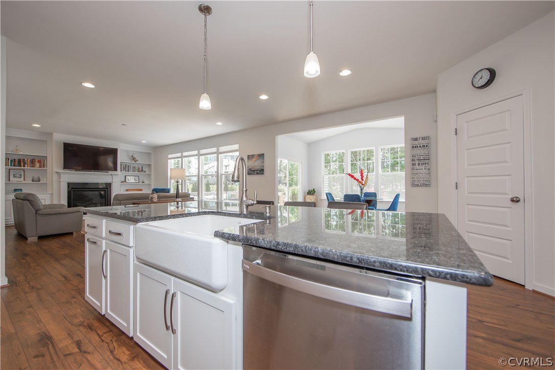 15525 Wolfboro Road Chesterfield, VA 23832 - Photo 4 of 35 Kitchen looking toward family room and morning roo