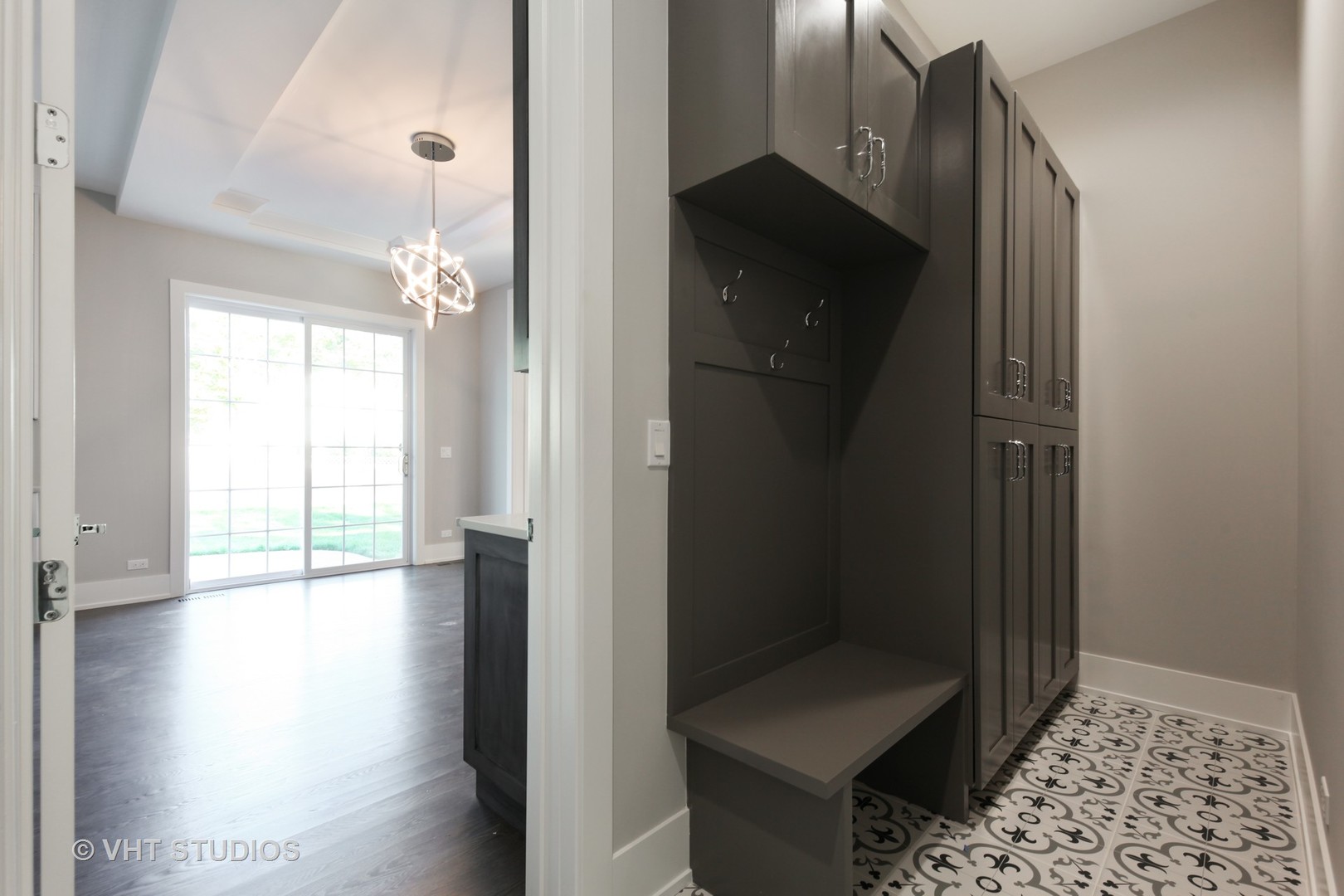 719 Juniper Road Glenview, IL 60025 - Photo 15 of 39 a view of a hallway