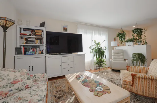 $385,000 | 192 Karatzas Avenue, Manchester, NH 03104