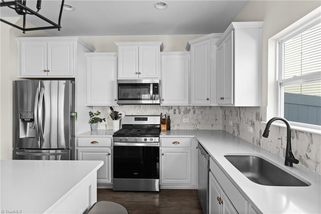 4020 Centerpiece Court High Point, NC 27265 - Photo 11 of 33