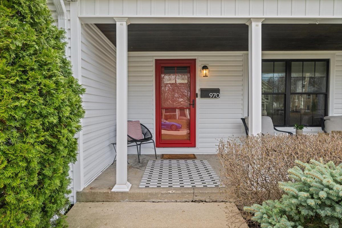 970 Windsor Road Highland Park, IL 60035 - Photo 3 of 16