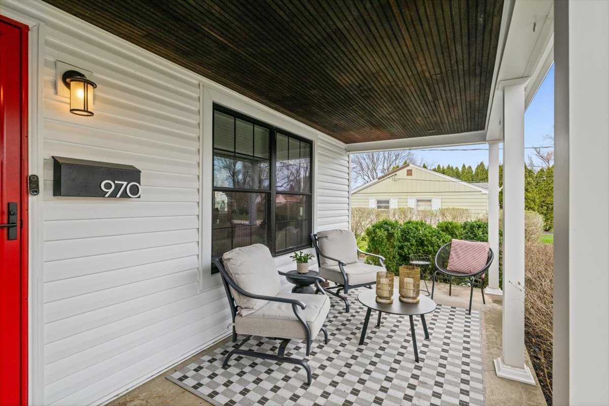 970 Windsor Road Highland Park, IL 60035 - Photo 4 of 34