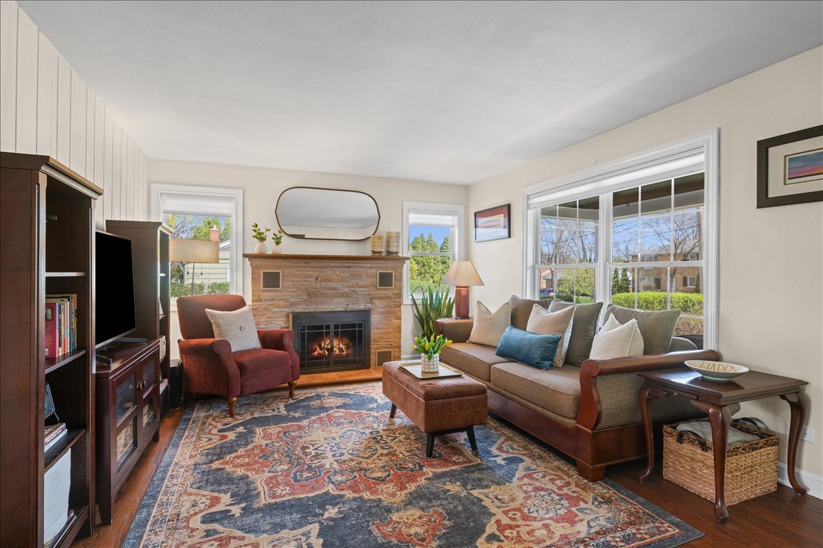 970 Windsor Road Highland Park, IL 60035 - Photo 5 of 34