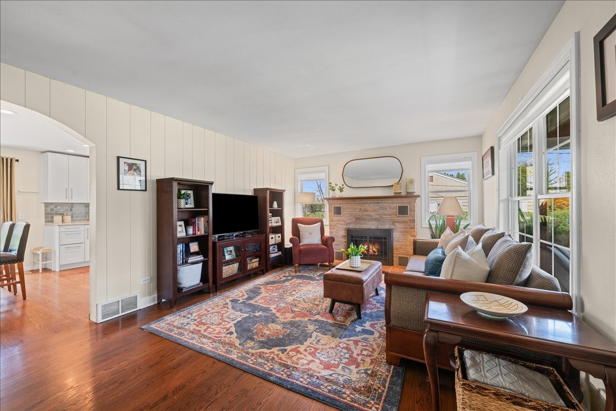 970 Windsor Road Highland Park, IL 60035 - Photo 6 of 34