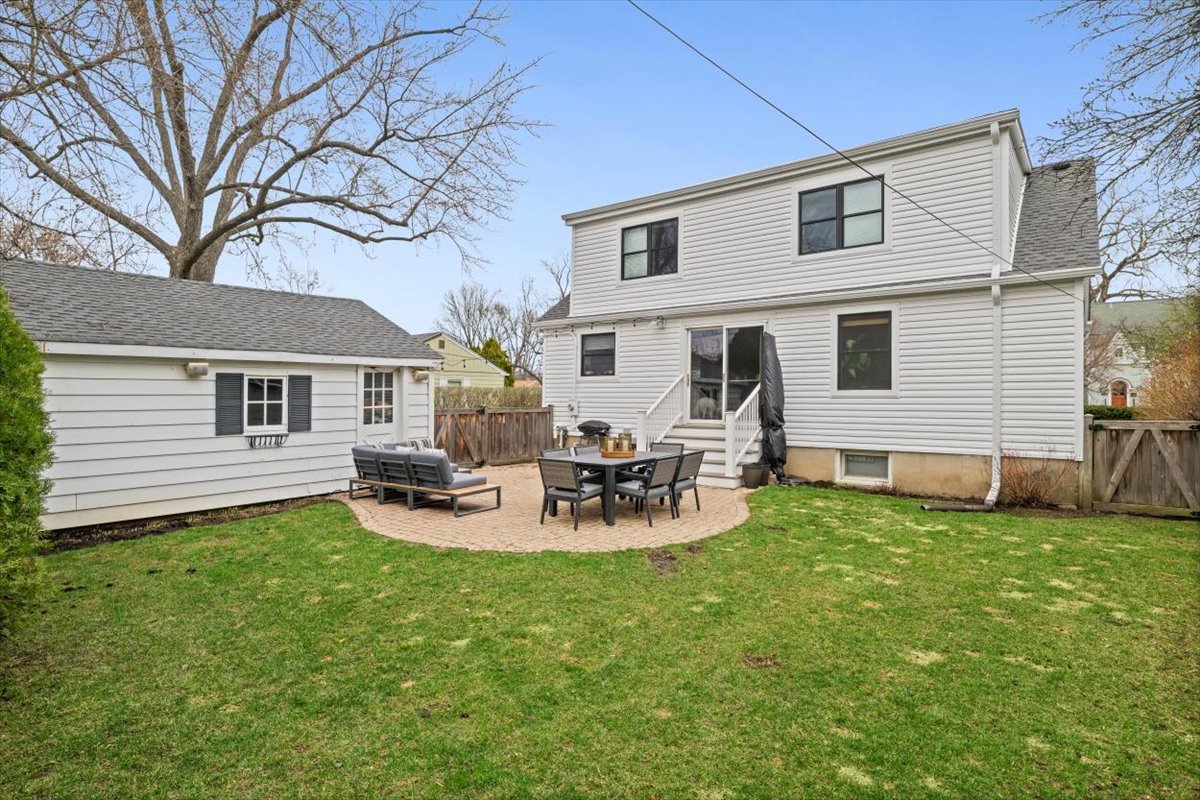 970 Windsor Road Highland Park, IL 60035 - Photo 8 of 16