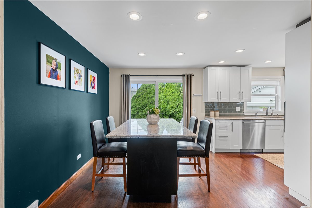 970 Windsor Road Highland Park, IL 60035 - Photo 8 of 34