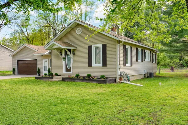 $229,900 | 5140 Clinton Road, Jackson, MI 49201