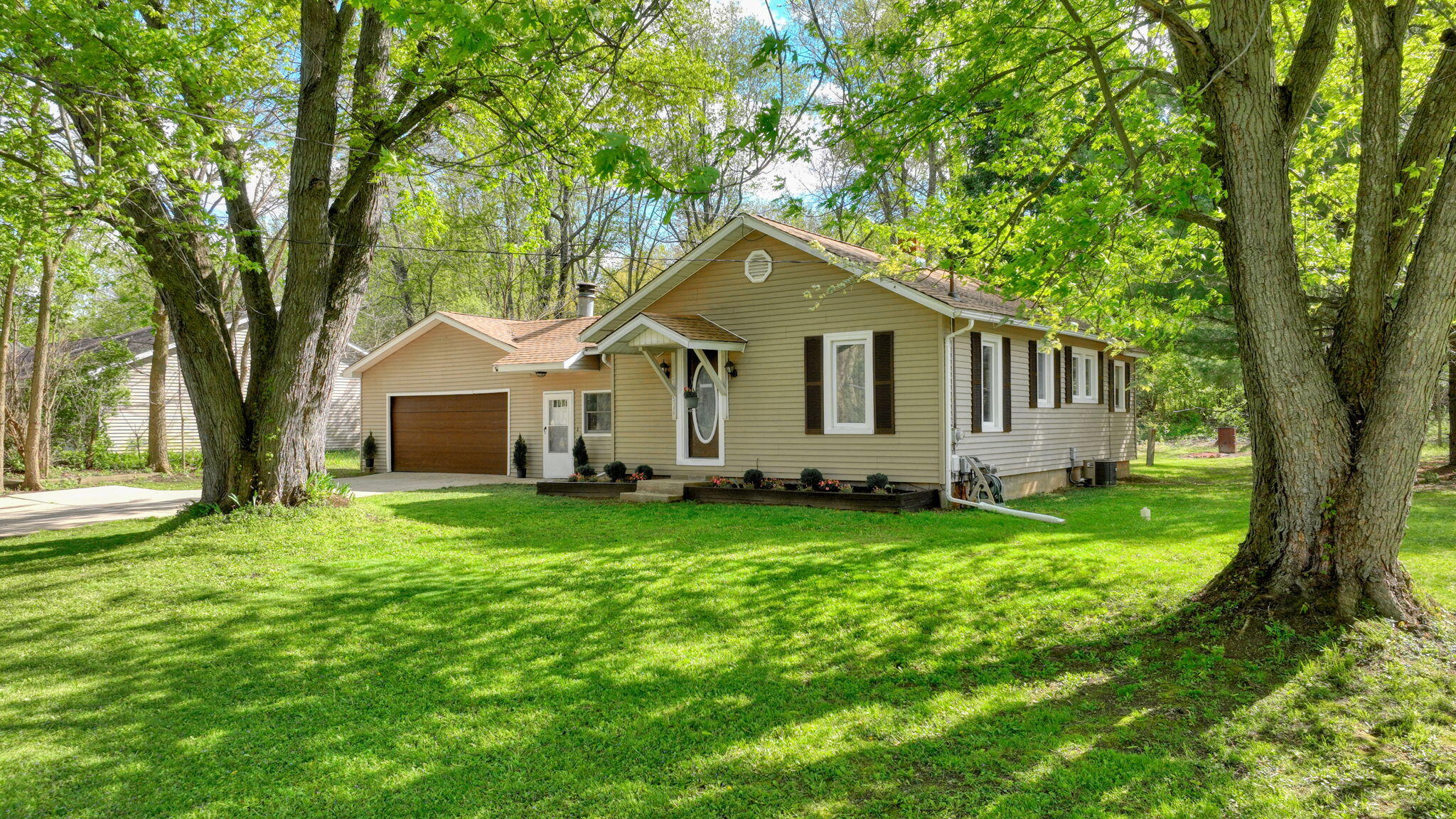5140 Clinton Road Jackson, MI 49201 - Photo 5 of 45 16-web-or-mls-DJI_0334_HDR