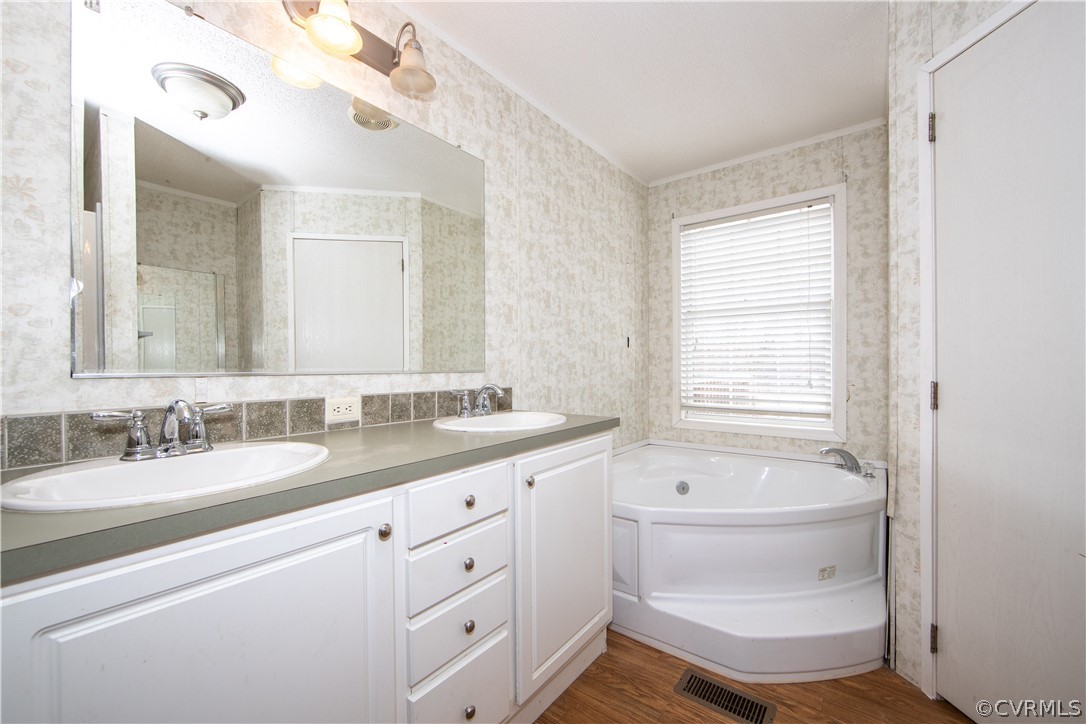 38 Bonbrook Creek Road Cumberland, VA 23040 - Photo 14 of 25 Another view of the primary bathroom.