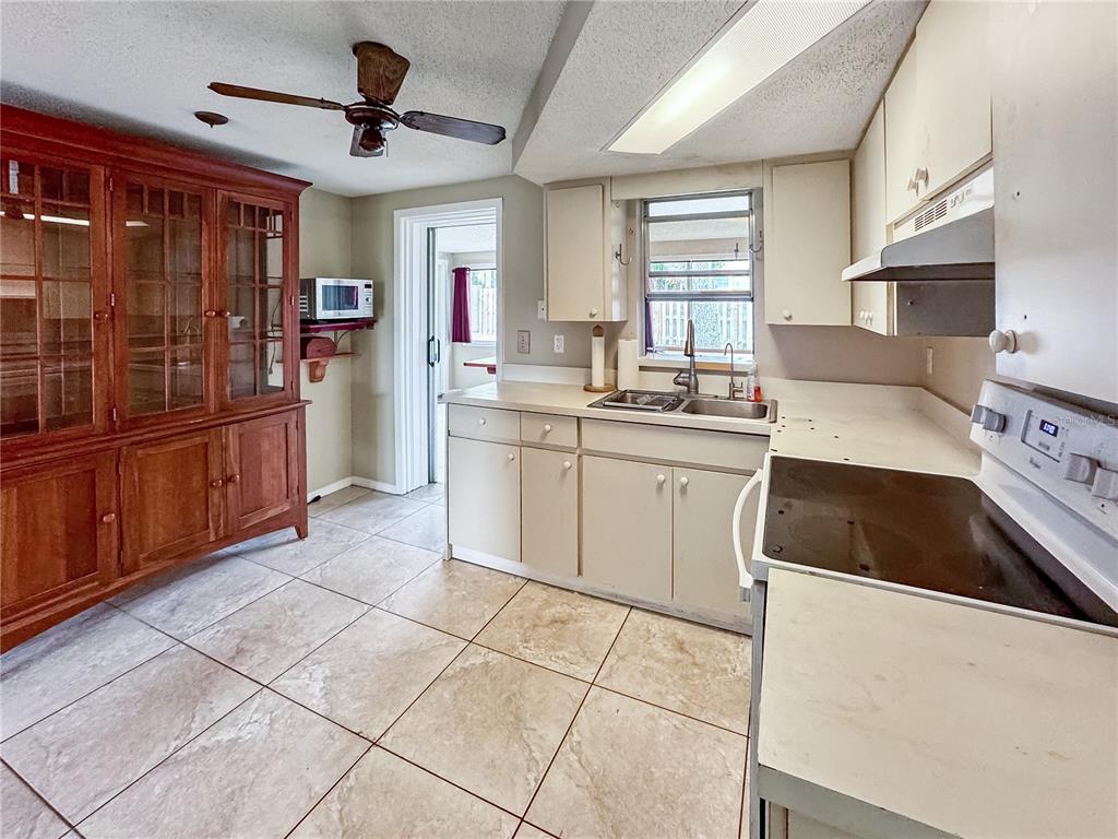 934 Fundy Road Venice, FL 34293 - Photo 3 of 11