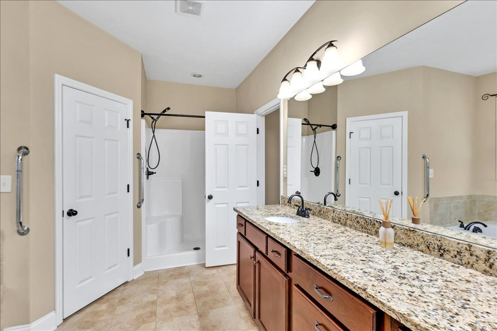 3017 Springhill Church Road Hephzibah, GA 30815 - Photo 22 of 30 Owner's Bath