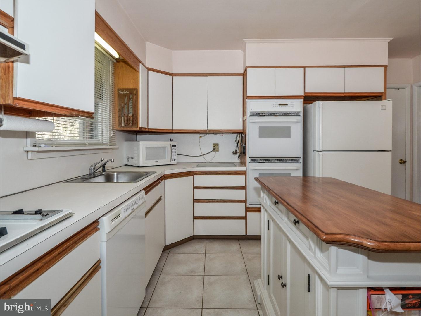 1220 Meinel Road Huntingdon Valley, PA 19006 - Photo 10 of 24 Kitchen