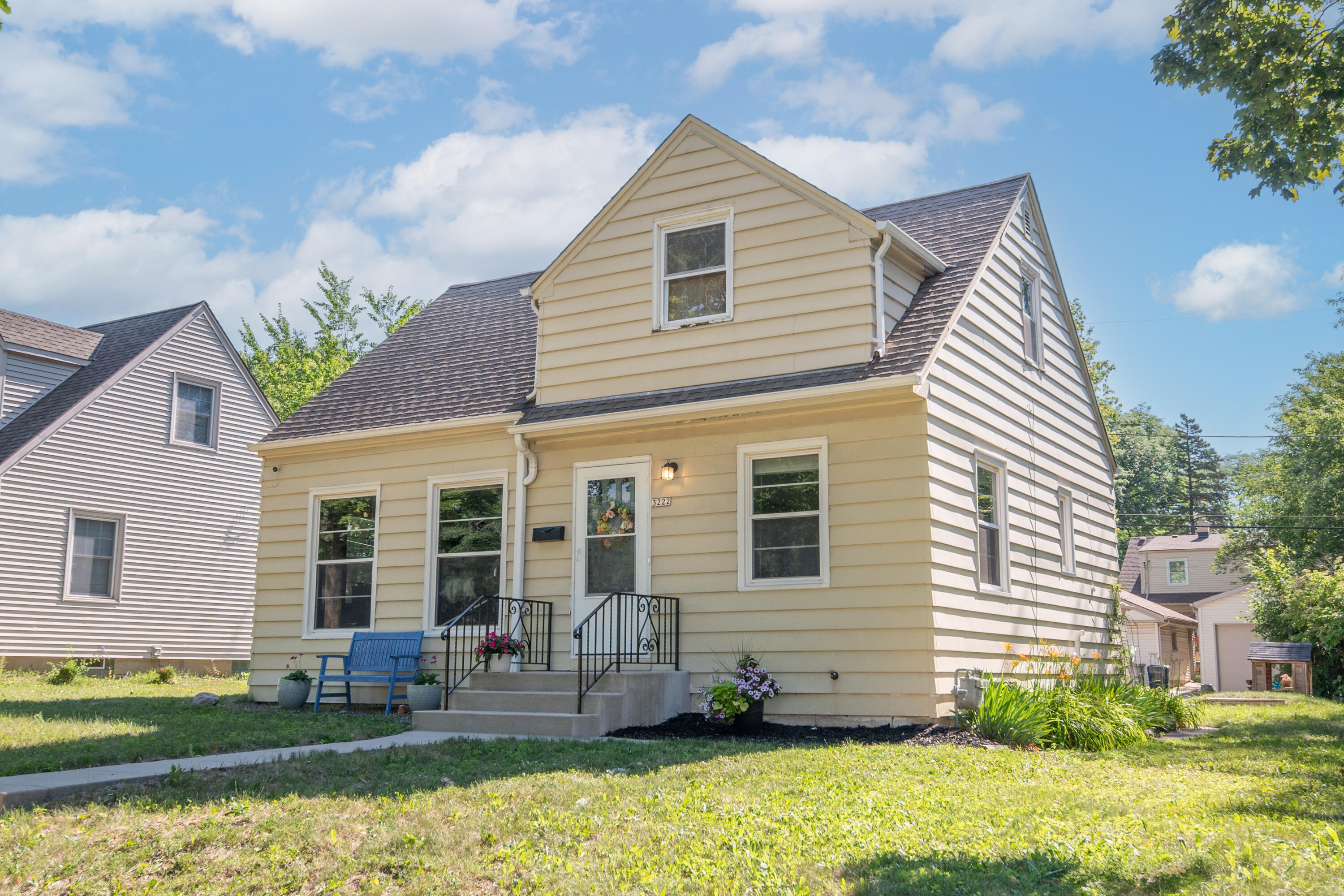 3222 North 82nd Street Milwaukee, WI 53222 - Photo 2 of 26 EUP_6111-Edit