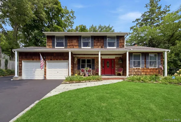 $875,000 | 26 Sheryl Crescent, Smithtown, NY 11787