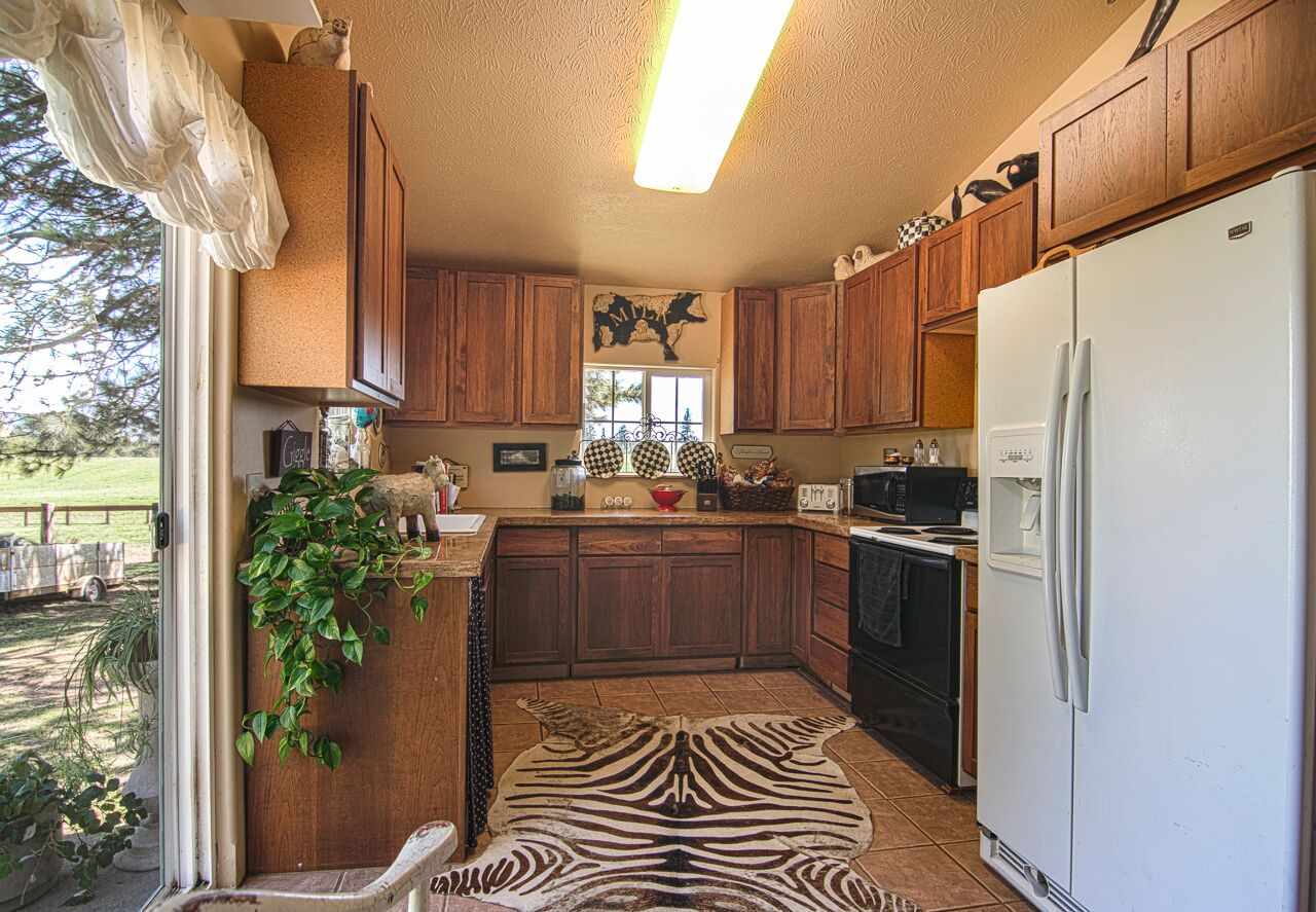 6412 East Oregon Road Elk, WA 99009 - Photo 5 of 20