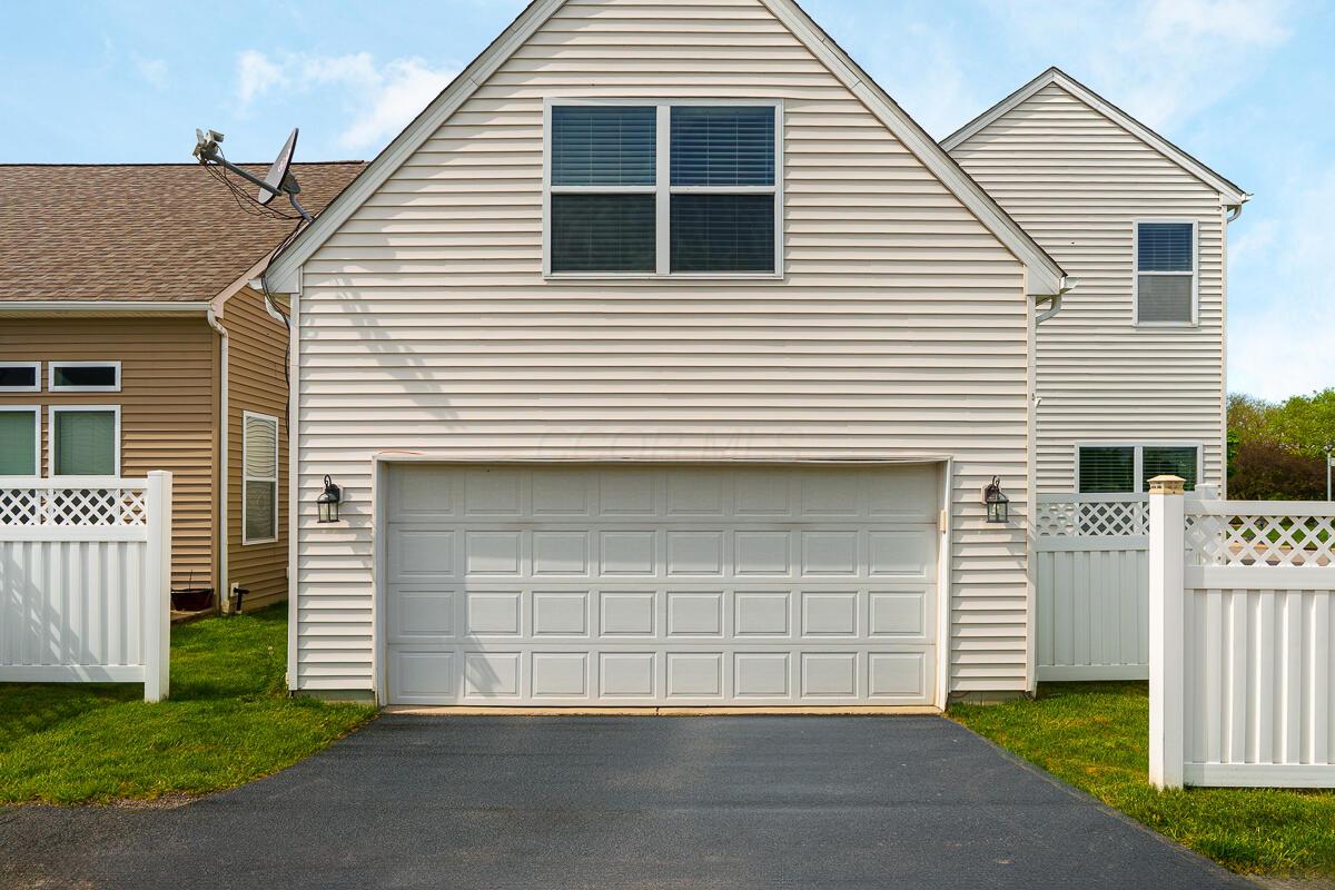 5851 Myrick Road Dublin, OH 43016 - Photo 31 of 37 garage view